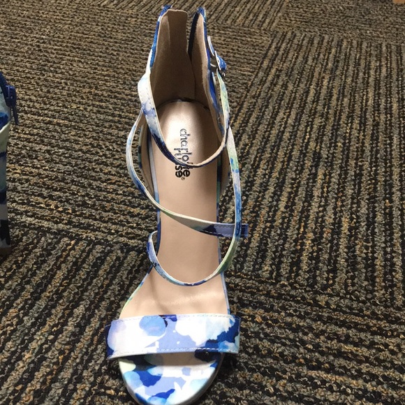 Heels - Picture 2 of 3